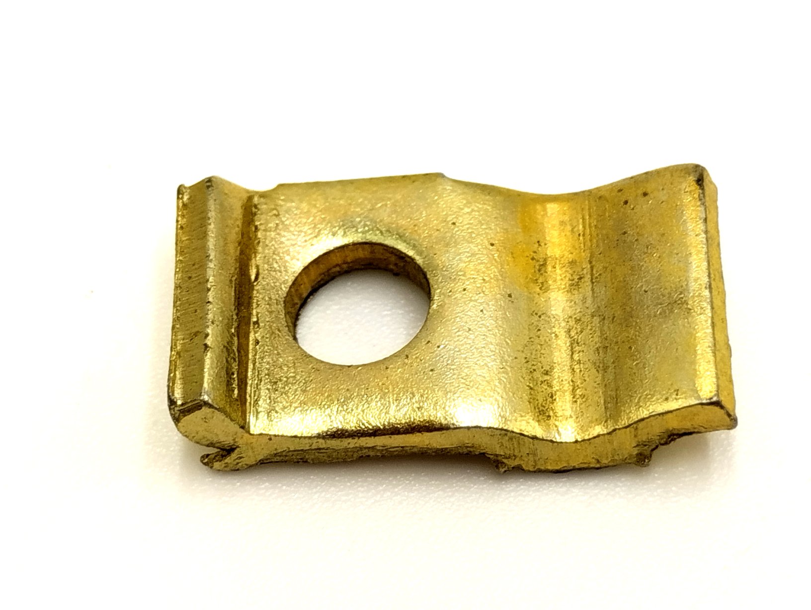 Choke cable outer securing plate